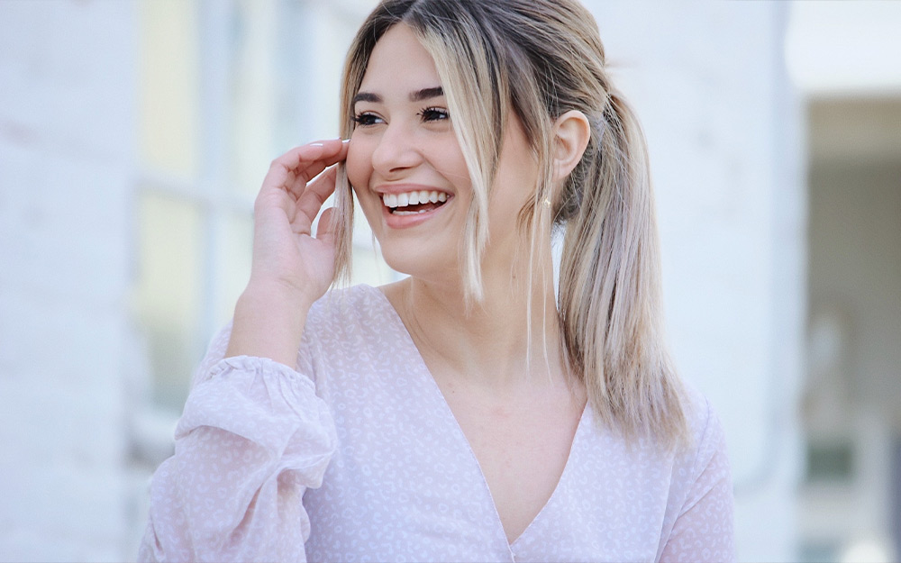 jeune fille souriant